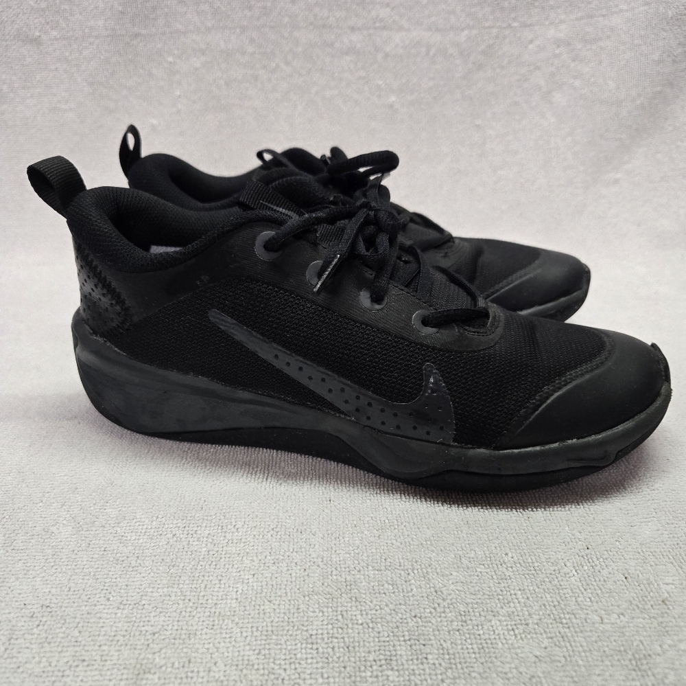Nike Omni Multi-Court
Big Kids' Indoor Court Shoes Sz 5Y